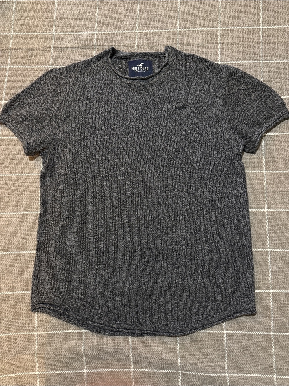 Hollister Men's Heather Gray Short Sleeve Crew Neck Sweater